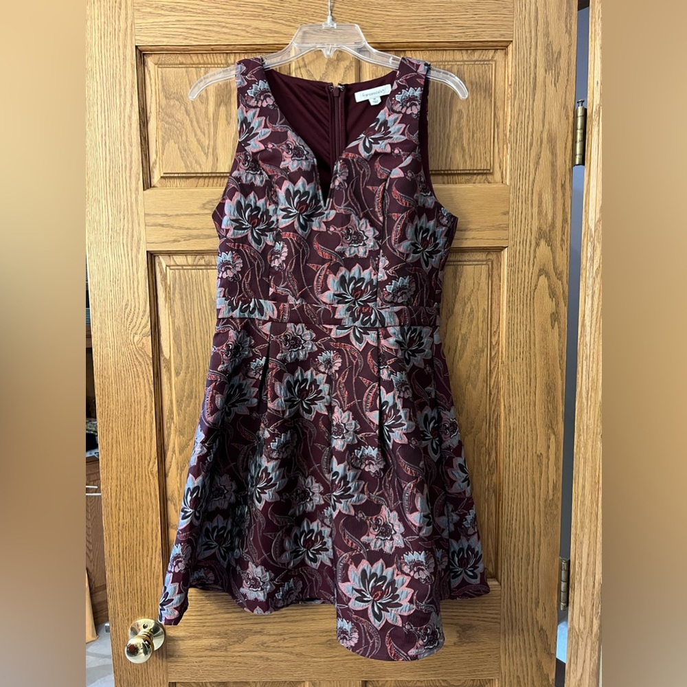 Pretty Floral Sleeveless Dress from Francesca’s. Size Medium.